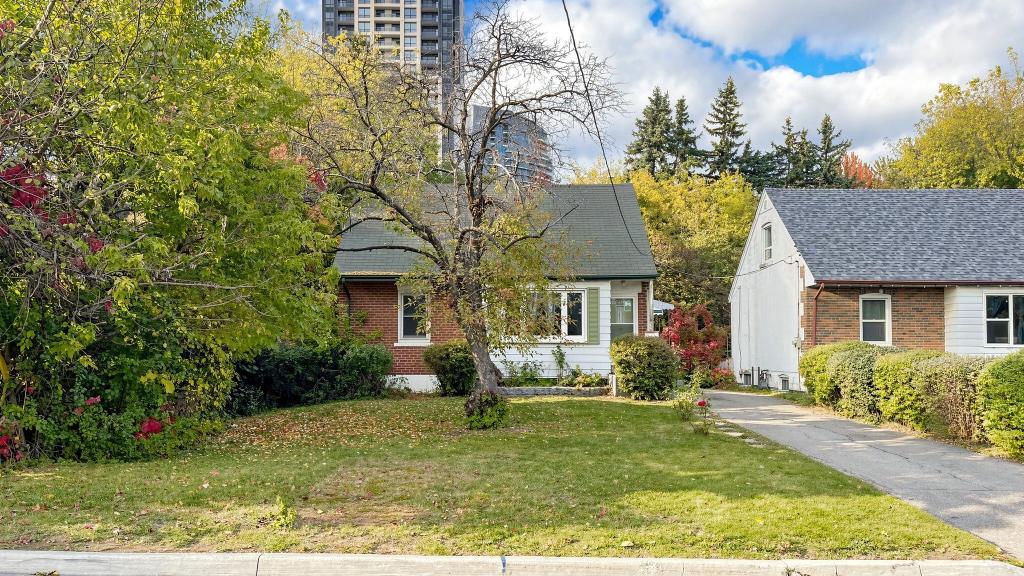 10 Highland Park Boulevard, Markham