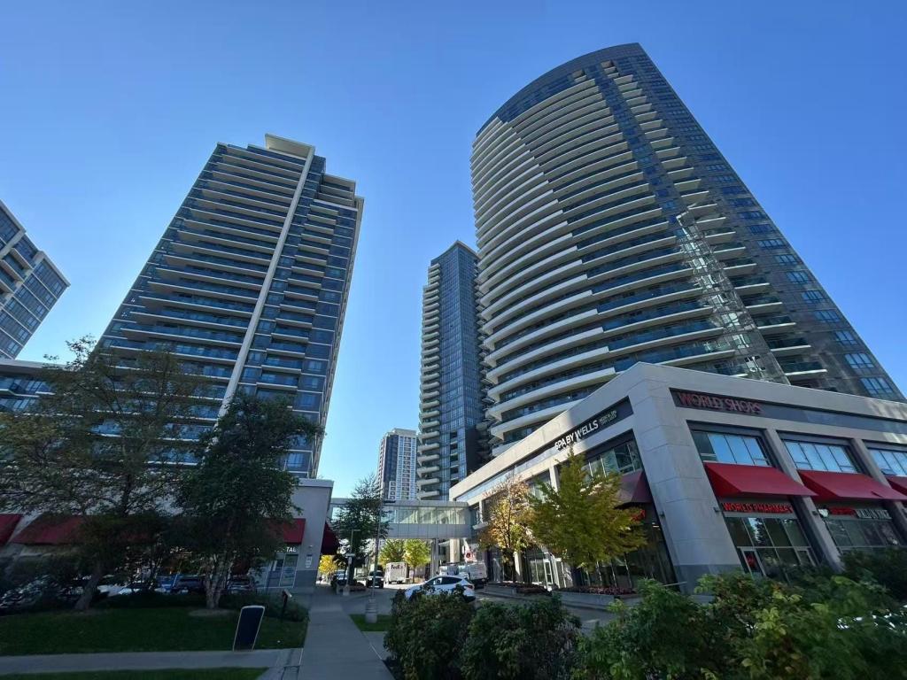 7171 Yonge Street