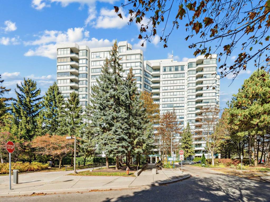 707-120 Promenade Circle, Vaughan