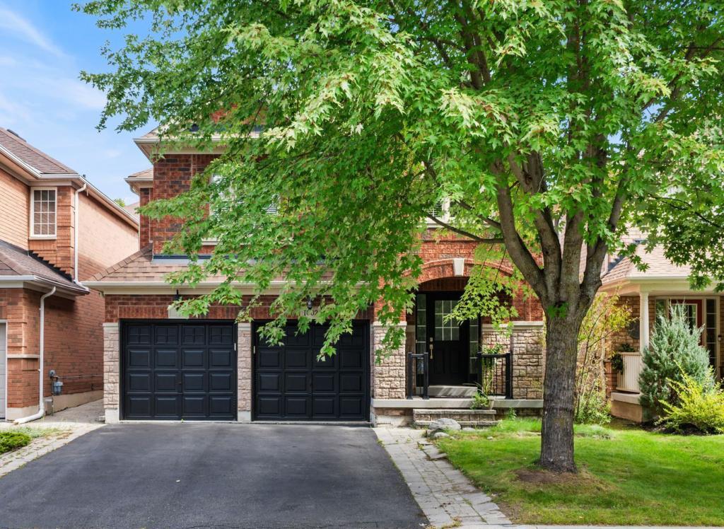 1002 Oaktree Crescent