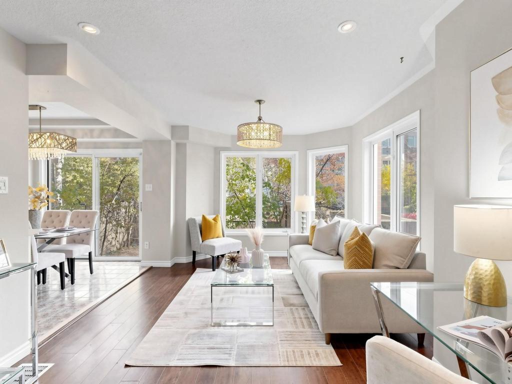 18 Clark Avenue West