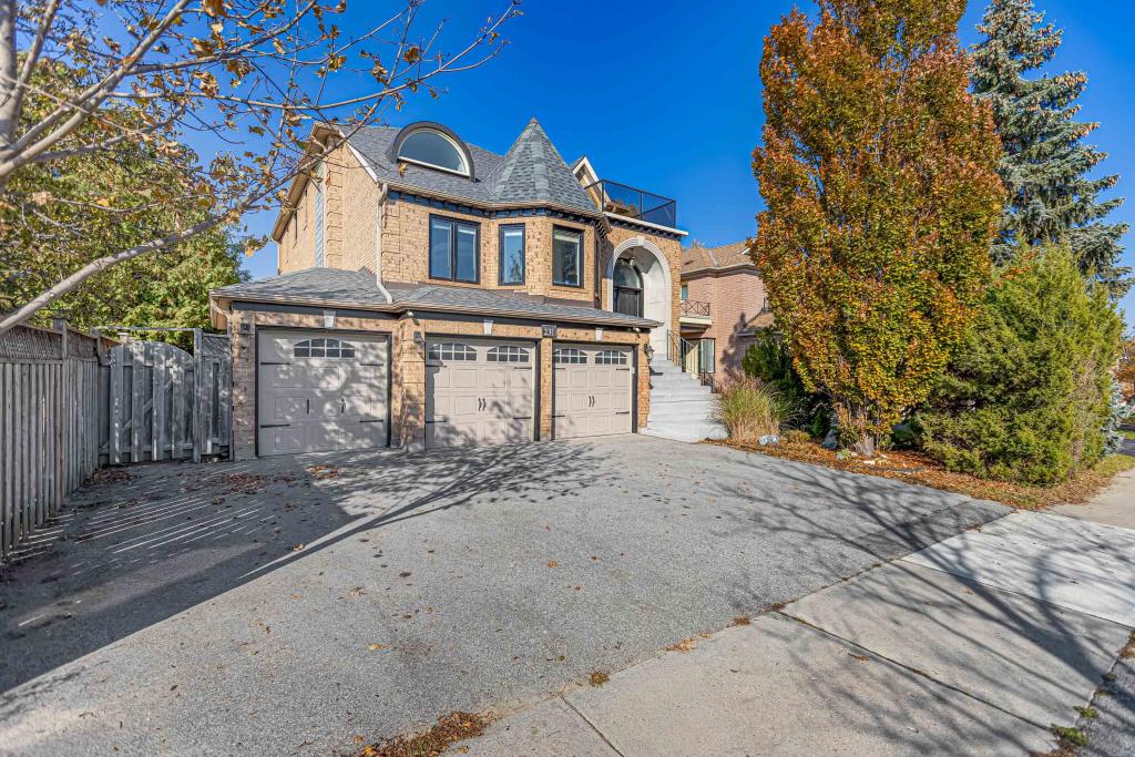 231 Shaftsbury Avenue North