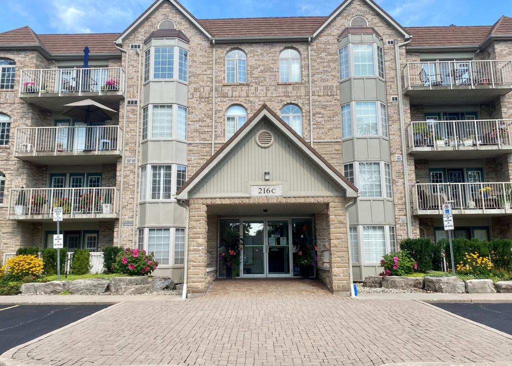 402C-216 Plains Road West, Burlington