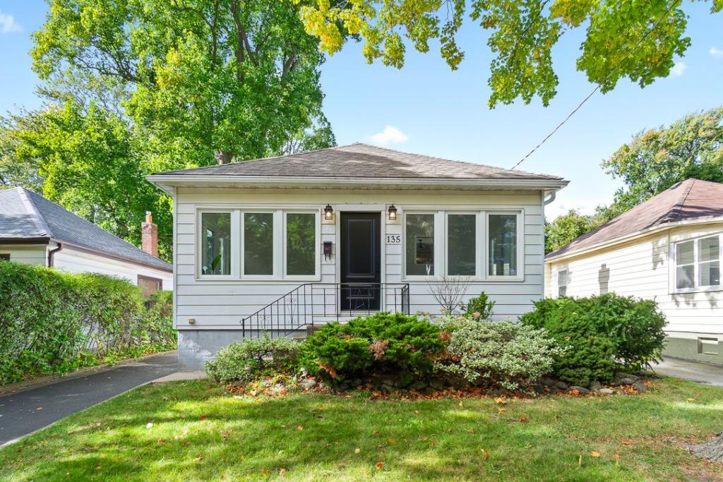 135 DEANE Avenue, Oakville
