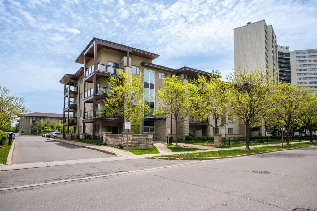 401-570 Lolita Gardens, Mississauga