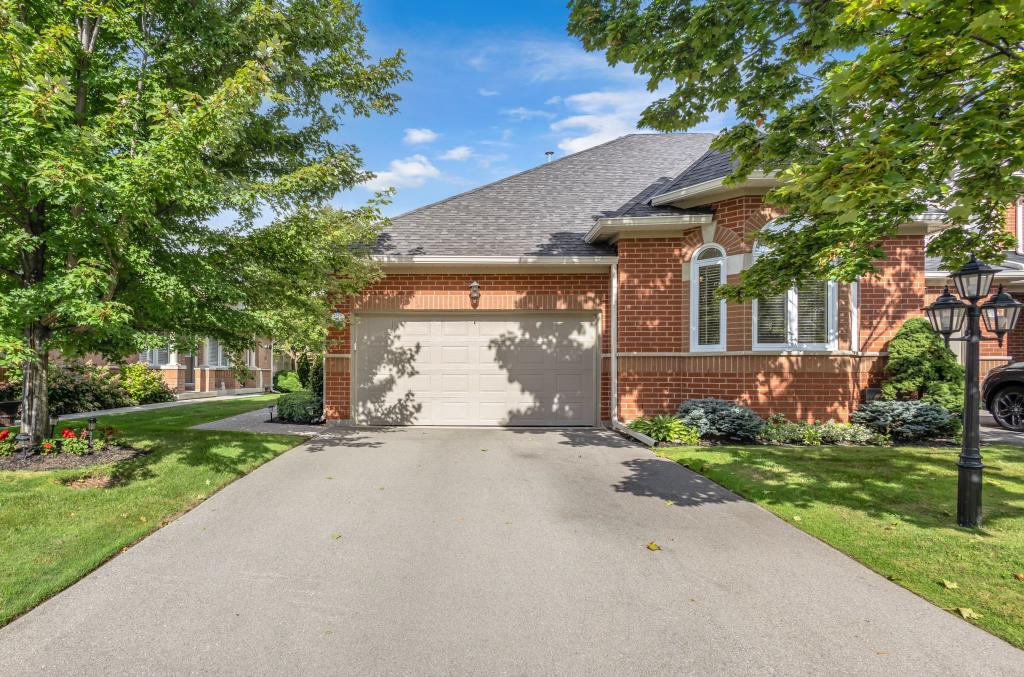 4-2175 Country Club Drive, Burlington