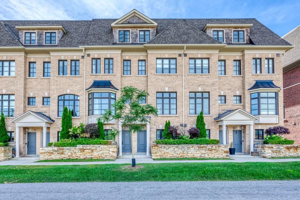 #21-2172 Trafalgar Road, Oakville