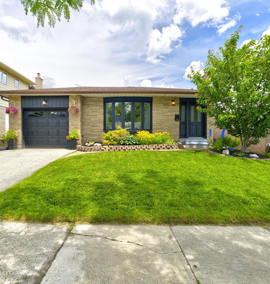 2379 Duncaster Drive, Burlington