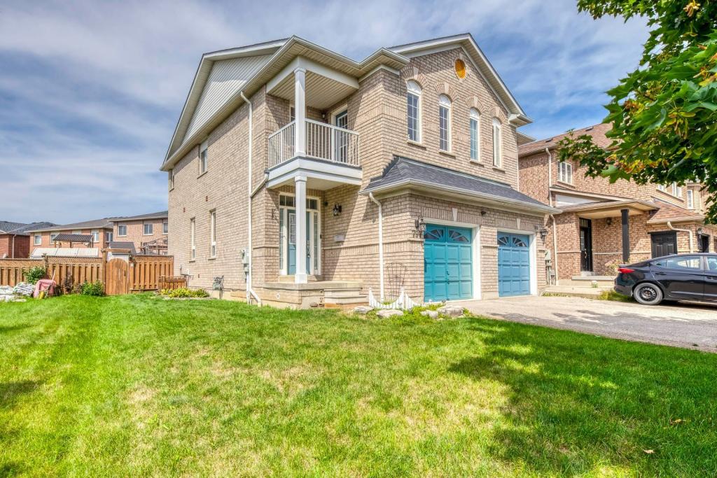 797 Khan Crescent