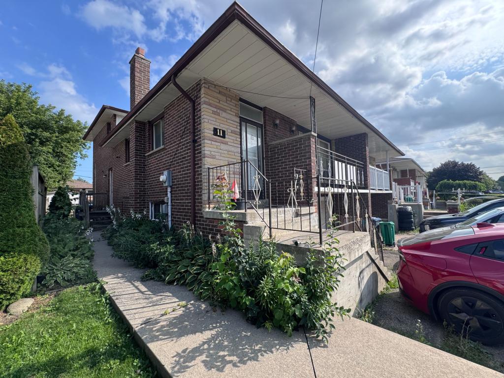 11 Nancy McCredie Drive, Brampton