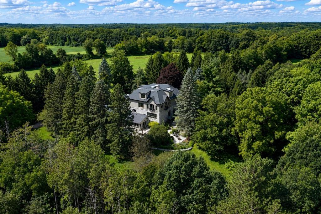 1175 Derry Road, Milton