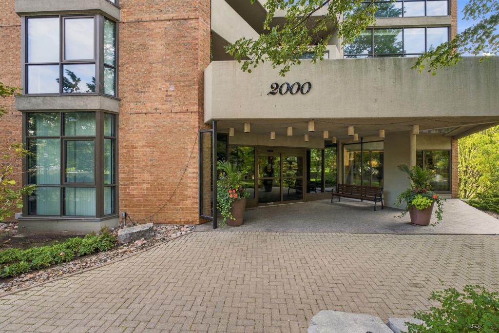 2009-2000 Islington Avenue, Toronto