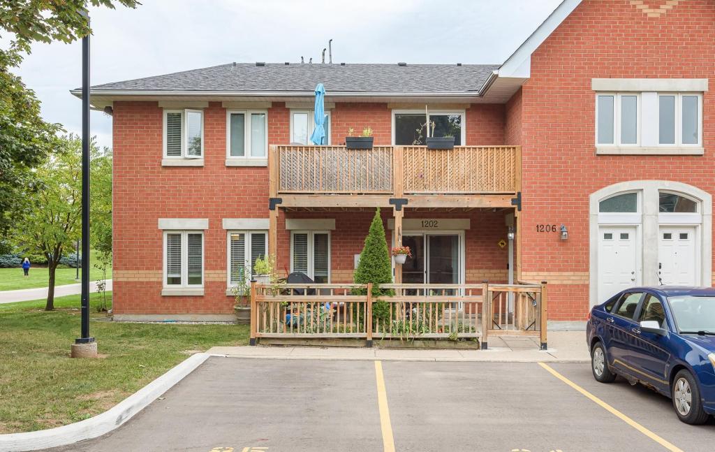 1202-4140 Foxwood Drive, Burlington