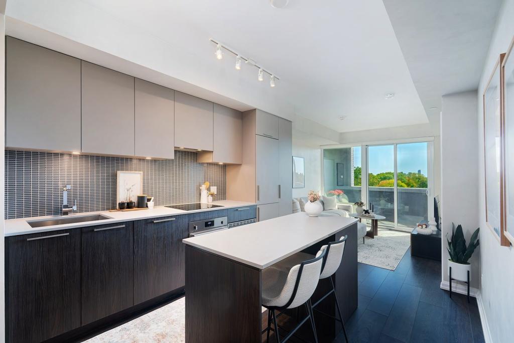 412-4208 Dundas Street West, Toronto