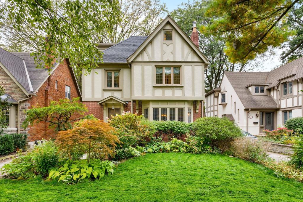 124 Brentwood Road North, Toronto