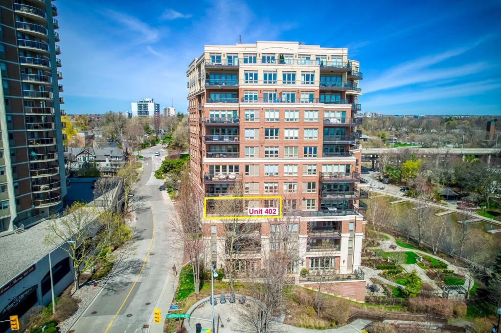 402-111 Forsythe Street, Oakville