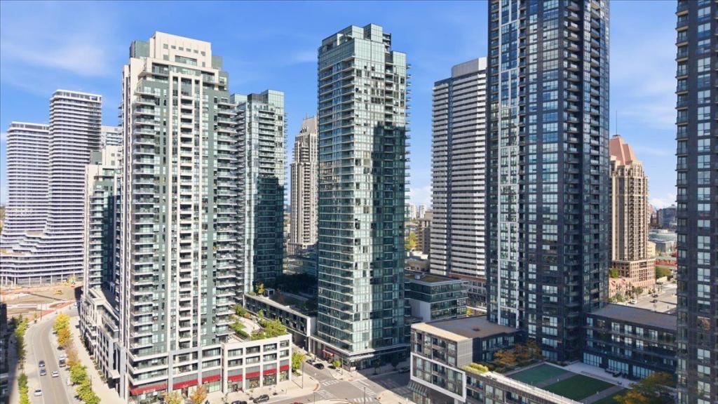 805-4065 Brickstone Mews, Mississauga