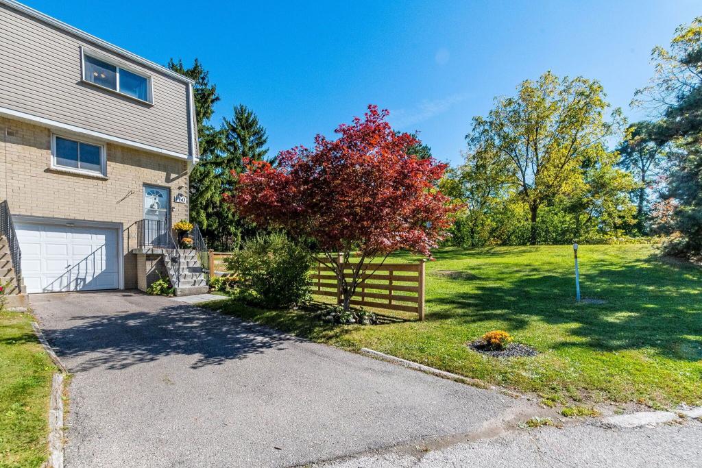160-400 Mississauga Valley Boulevard, Mississauga