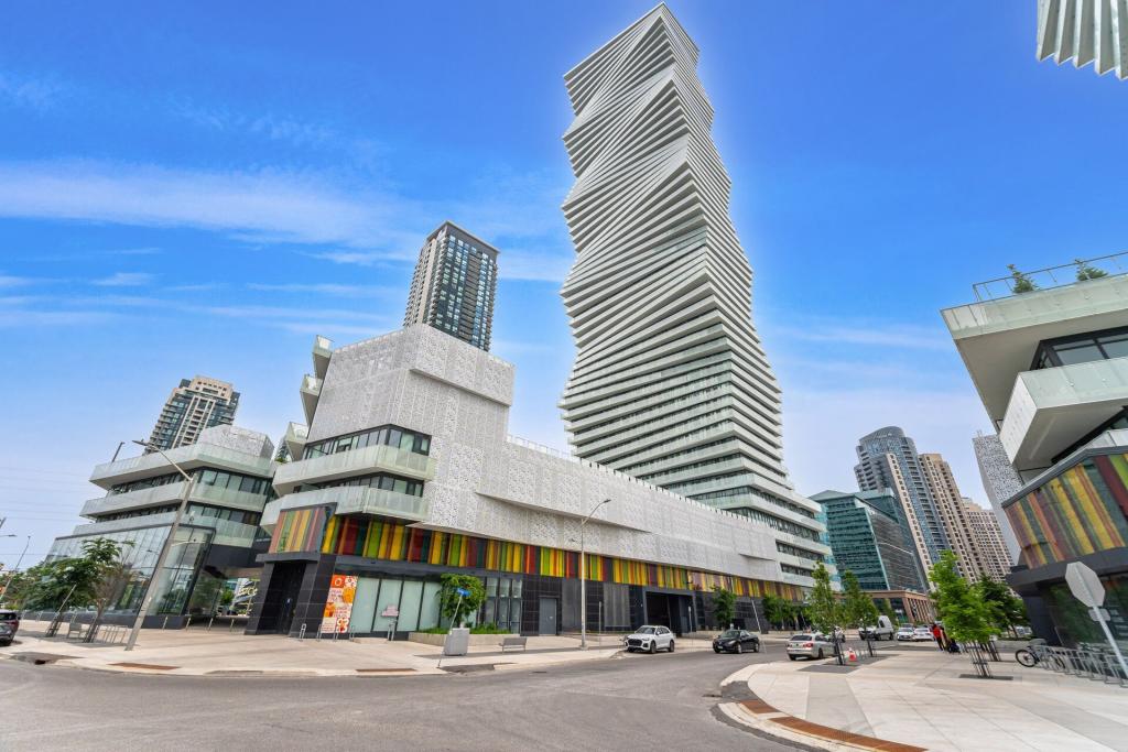 3900 Confederation Parkway