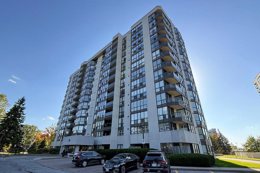 207-1111 Bough Beeches Boulevard, Mississauga
