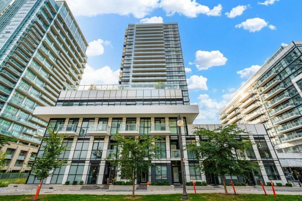 402-251 Manitoba Street, Toronto