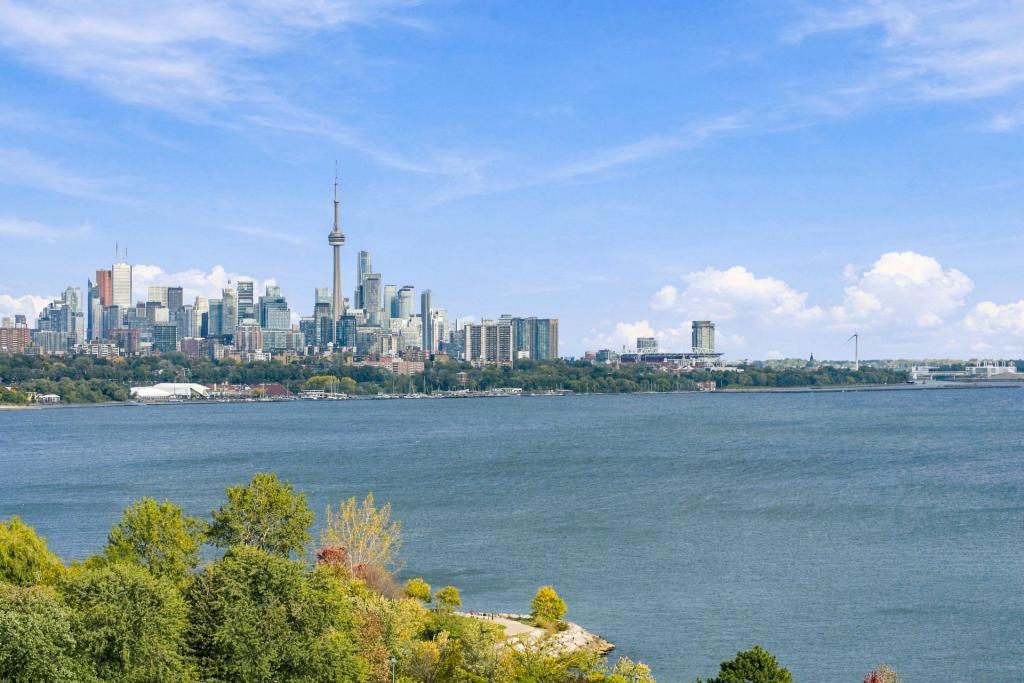 1402-3 Marine Parade Drive, Toronto