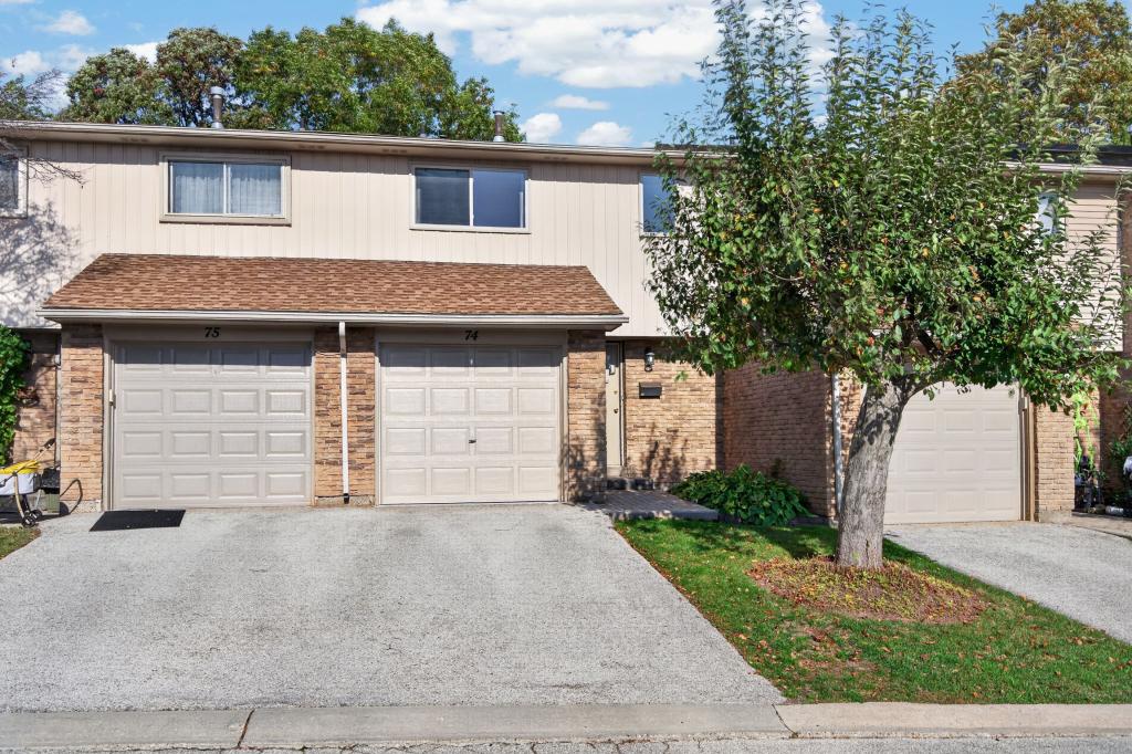 74-1556 Lancaster Drive, Oakville