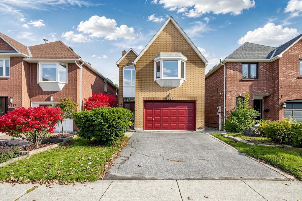 4223 Lastrada Heights