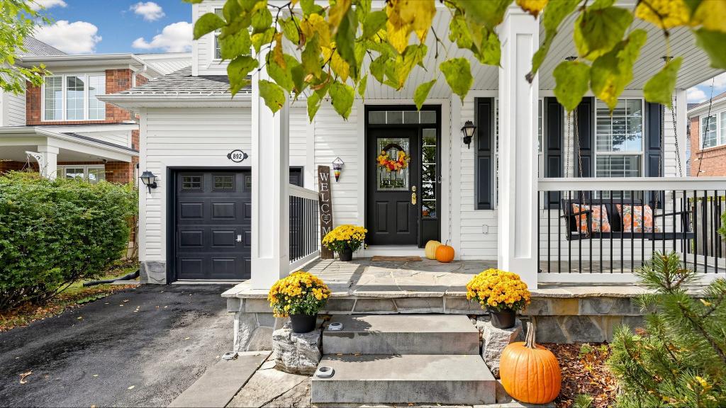 892 McNeil Drive, Milton