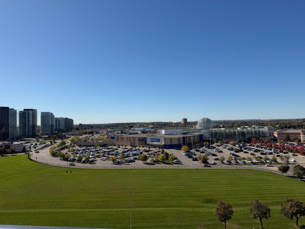 2495 Eglinton Avenue West