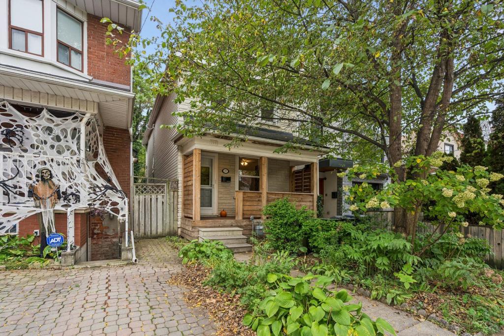 197 Yarmouth Road, Toronto