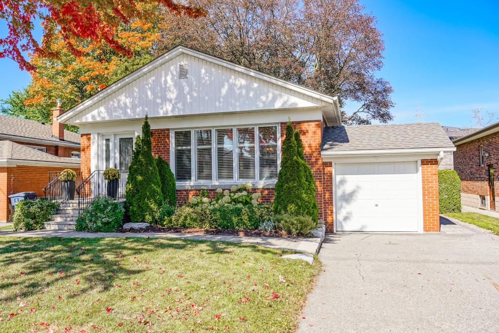 18 Nashland Avenue, Toronto