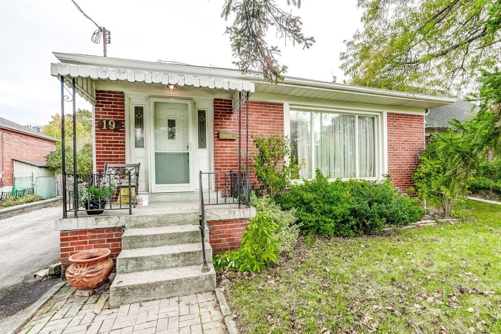 19 Bridgetown Drive, Toronto