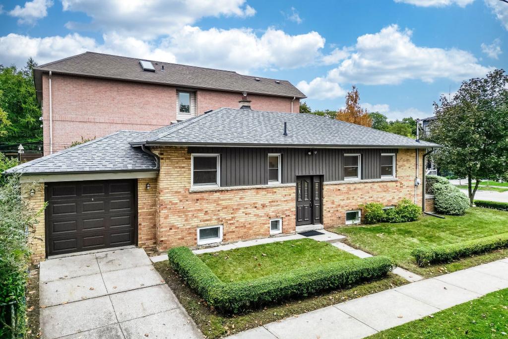 454 Rimilton Avenue, Toronto