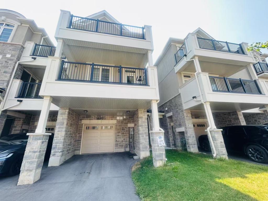 1577 Moira Crescent