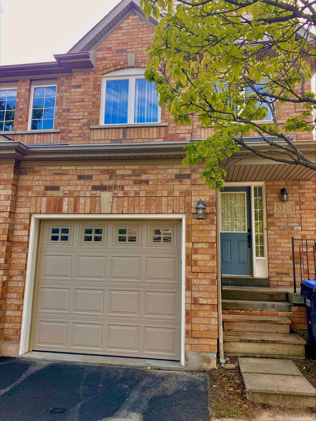 5526 Creditrise Place West