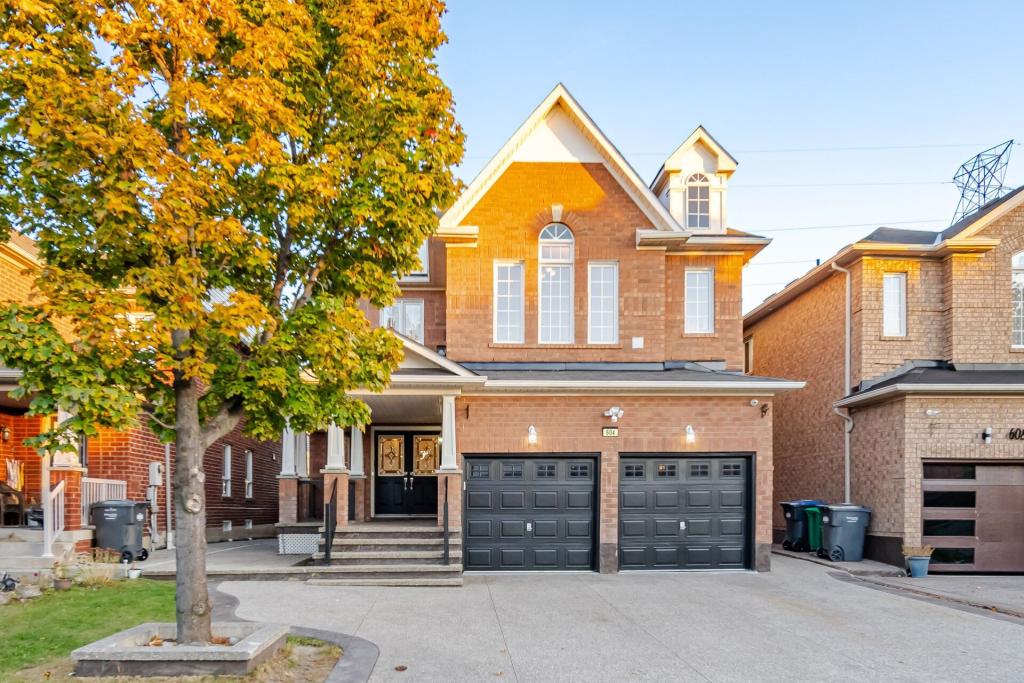 604 Orange Walk Crescent
